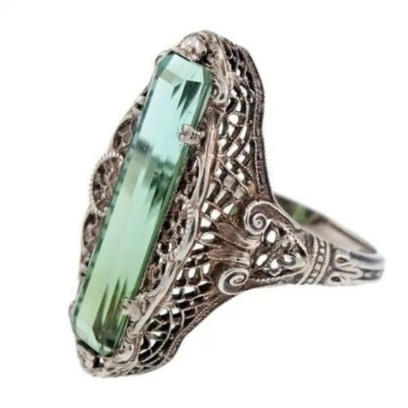 925 Silver Carved Green Emerald Cut Victorian Ring - Picture 2 of 5